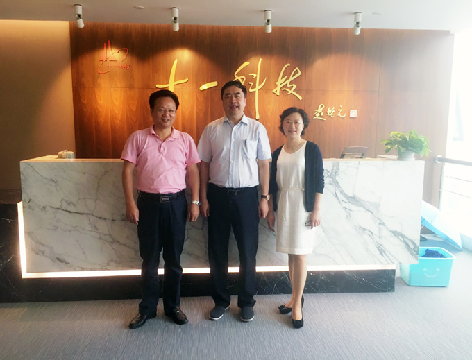 1474612076258569.jpg 趙振元同志與重慶精佳工程設(shè)計(jì)咨詢有限公司張鈞董事長(zhǎng)與省勘協(xié)原秘書(shū)長(zhǎng)鄭懷親切合影.jpg