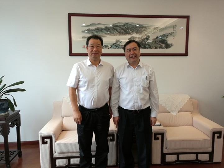 1492483923455365.jpg 1-1趙振元同志與葉書(shū)記親切合影.jpg