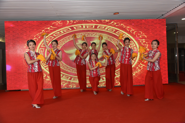 4-華東分院舞蹈團(tuán)開場(chǎng)舞《福門開 好運(yùn)來(lái)》.jpg
