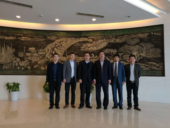 1496505179529835.jpg 9-趙振元、周安舉、賀奎田、郭明偉與與中天集團(tuán)總裁薛馳、中天科技新能源產(chǎn)業(yè)鏈總經(jīng)理曹紅彬親切合影.jpg